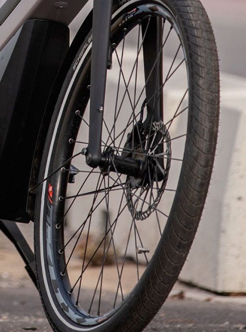 Wide, puncture-resistant “balloon” tyres